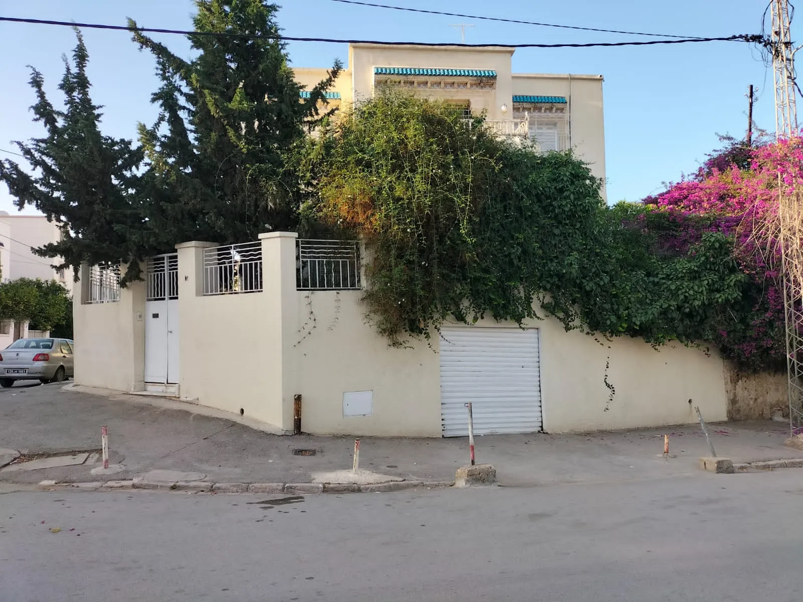  A vendre belle villa 316 m2 à Cite Ettaoufik Tunis 