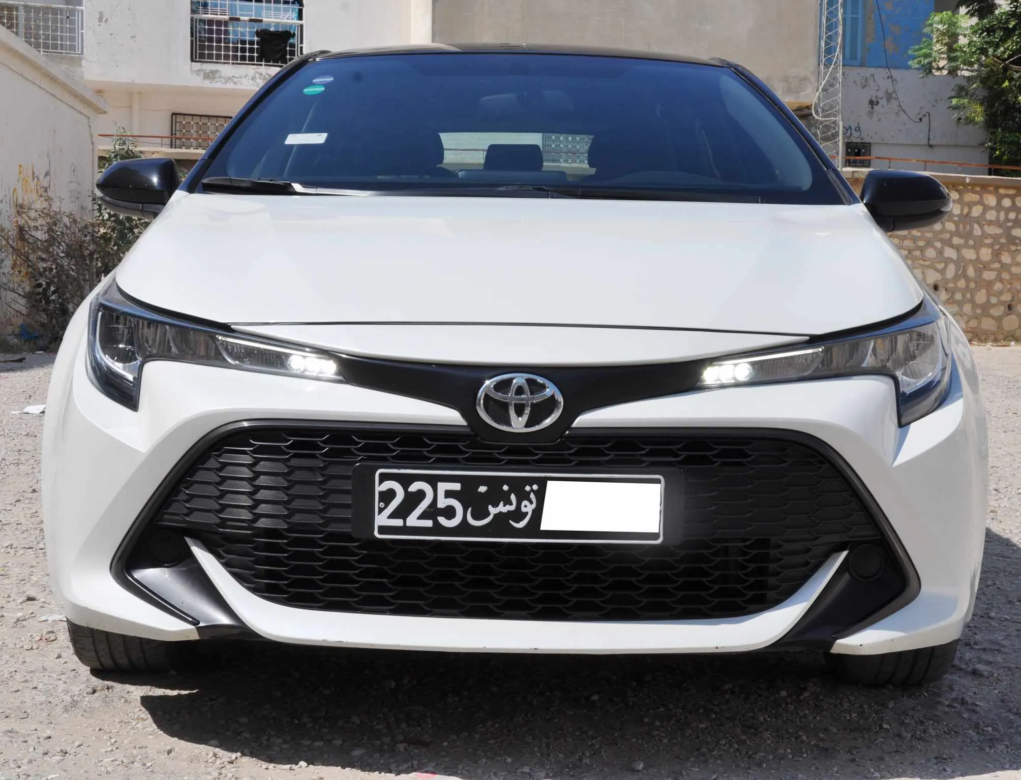  A vendre Toyota Corolla en excellent état Première main TEL 98.563.624 