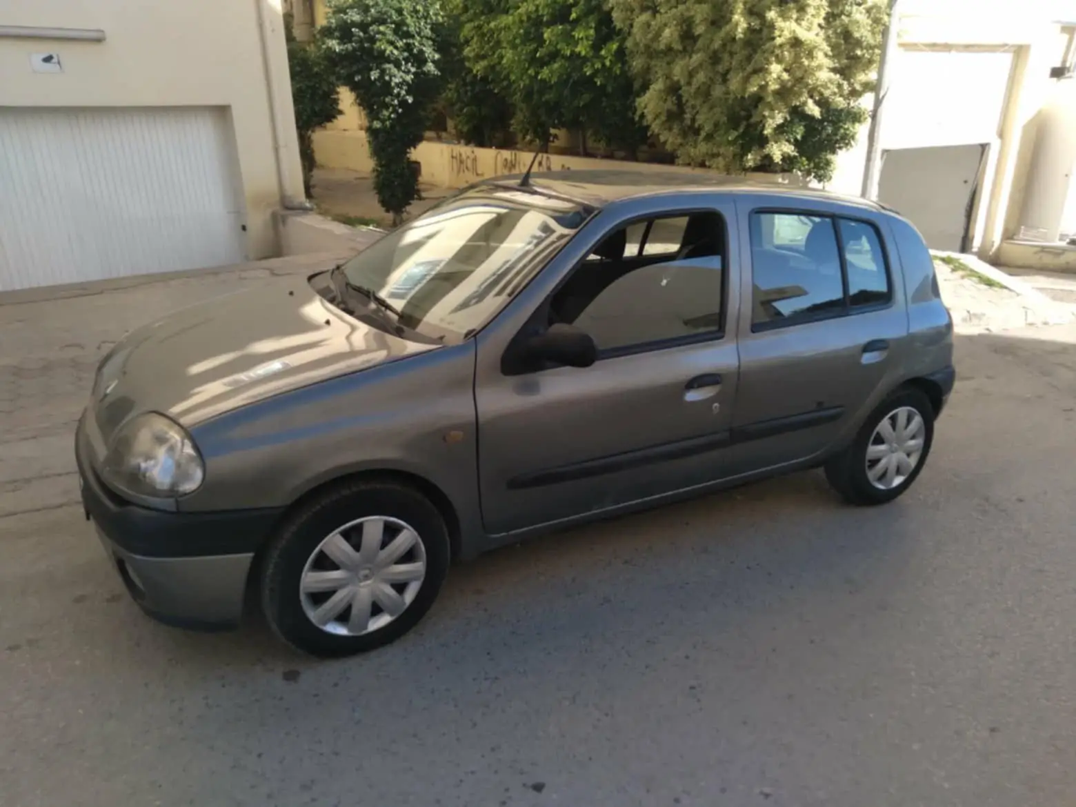  Clio bombé première main 