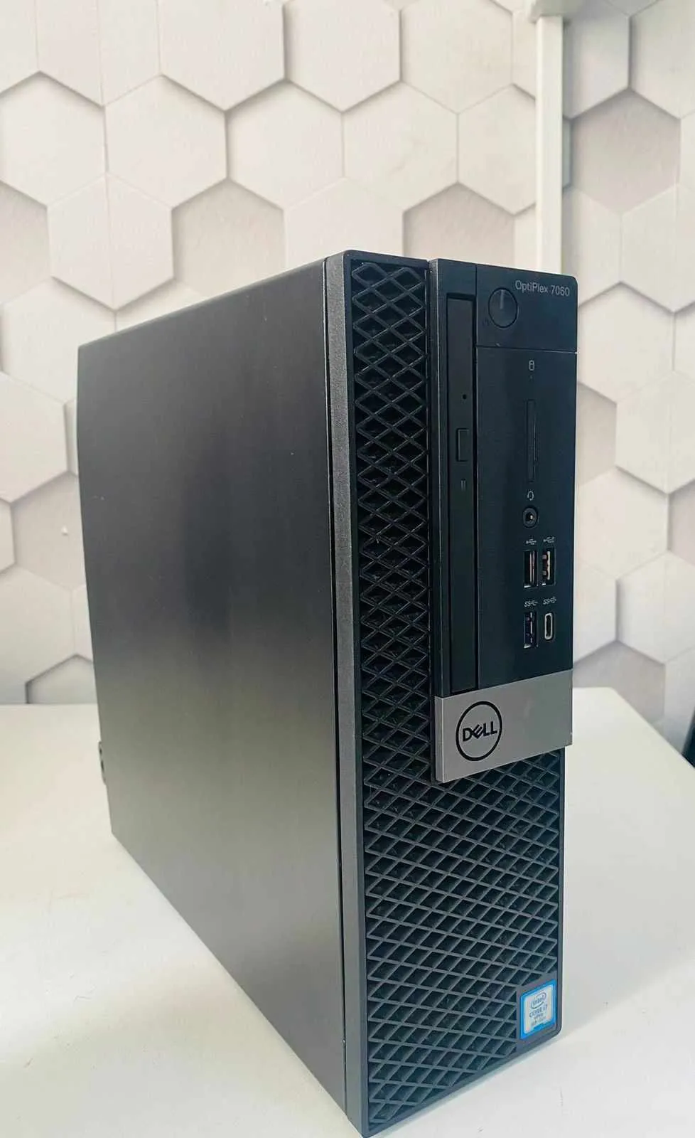  Dell Optiplex 7060MT / i7 8è Gén /Ecran 24p 8Go/512 SSD 