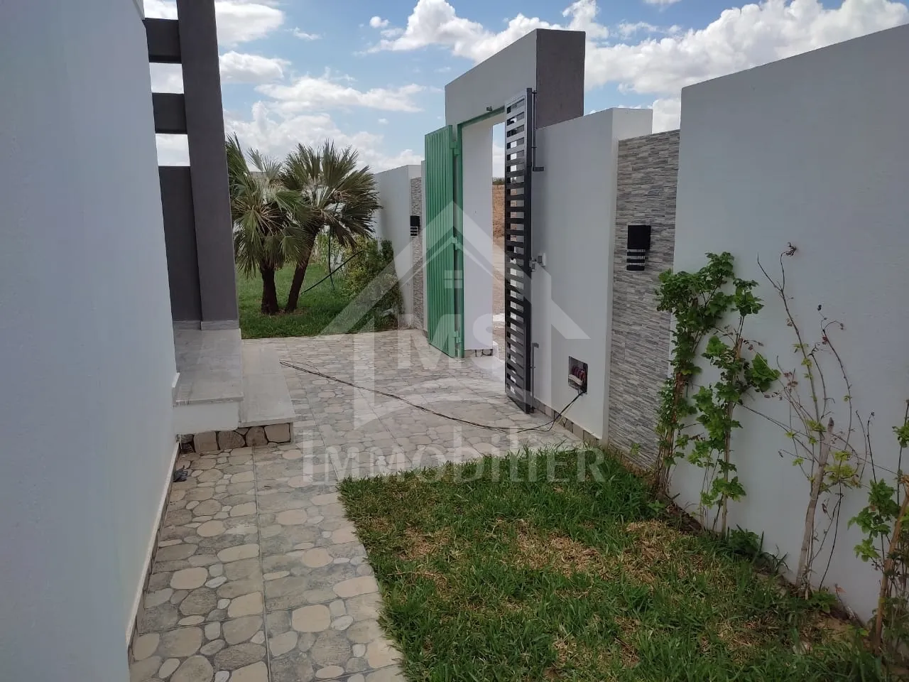  Villa S+4 toute neuve avec jardin et piscine à Hammamet Sud 51355351 