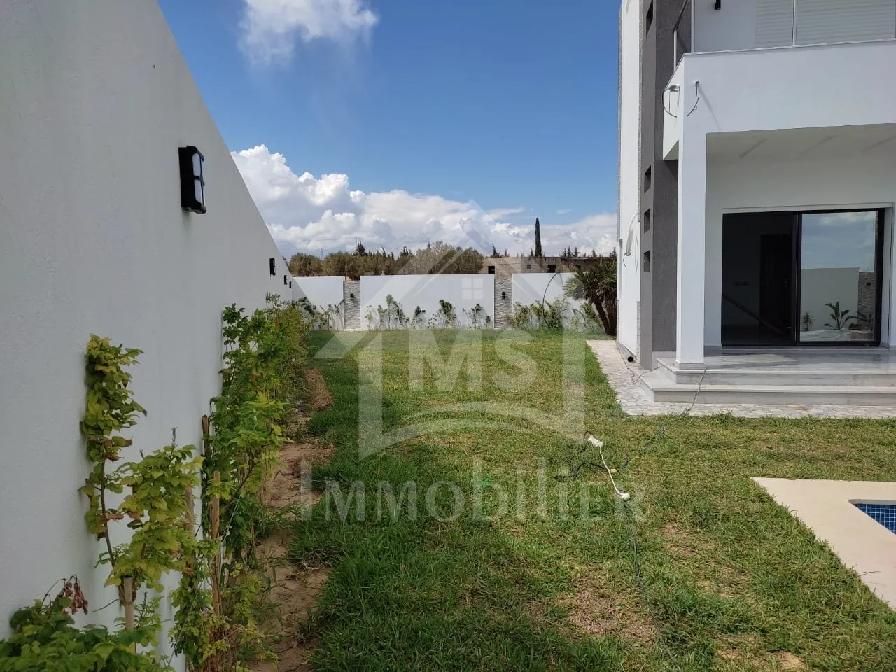  Villa S+4 toute neuve avec jardin et piscine à Hammamet Sud 51355351 