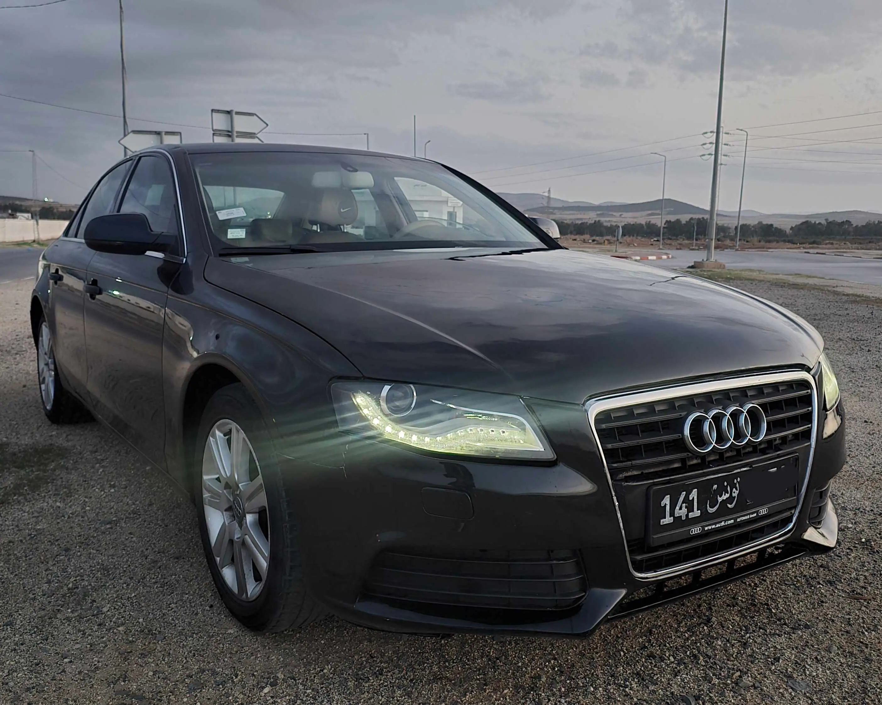  Une belle audi A4 essence d'une femme en bonne etat 