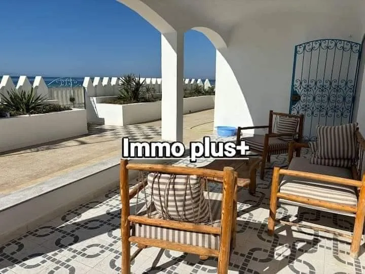  Villa à vendre pieds dans l'eau à la plage el Marsa Kélibia 