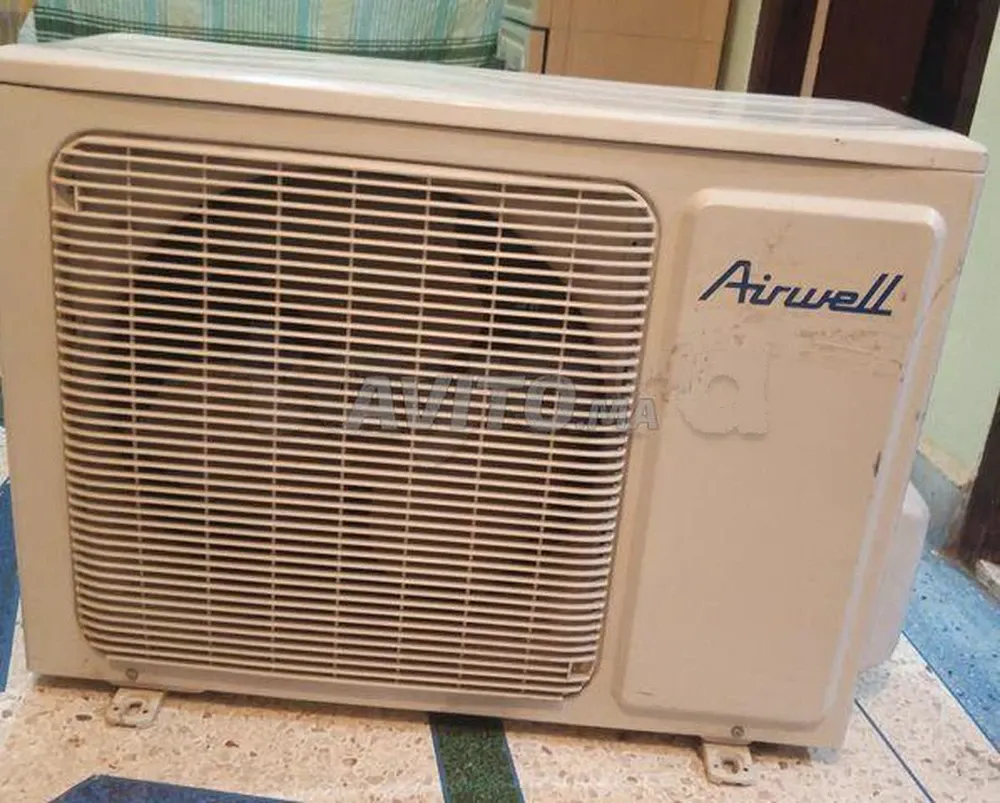  Climatiseur AIRWELL 9000 BTU Chaud / Froid ; état neuf avec support ; livré ; Installé et Garantie 2 ans 