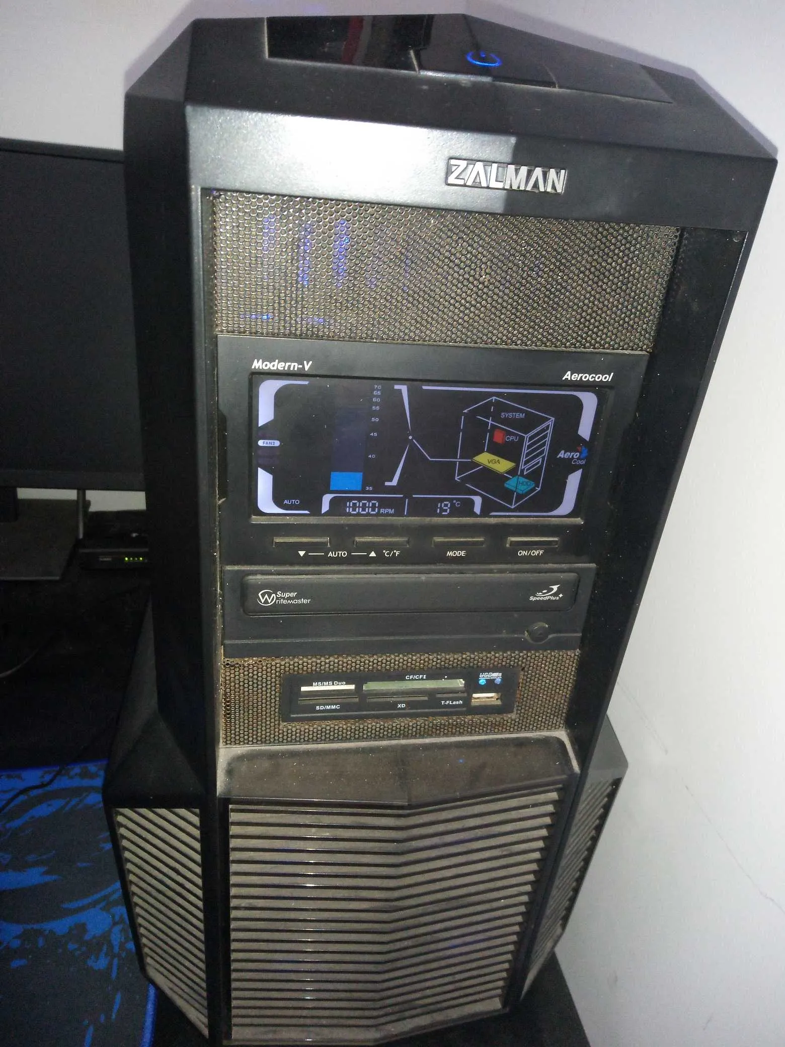  Boitier Gamer Zalman Z11 Plus + AEROCOOL + lecteur dvd + lecteur de carte 