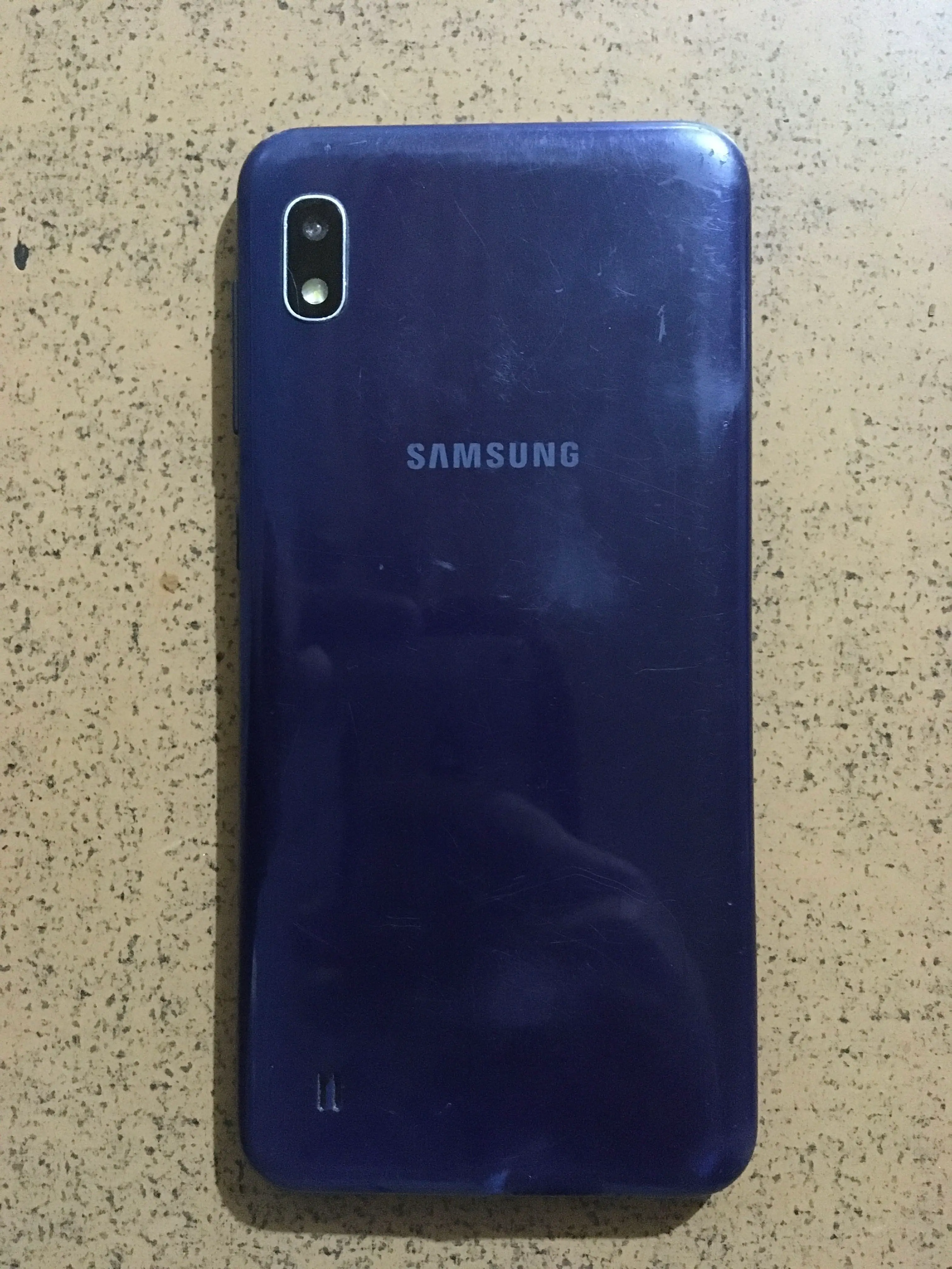  Samsung a10 La caméra arrière est cassée 