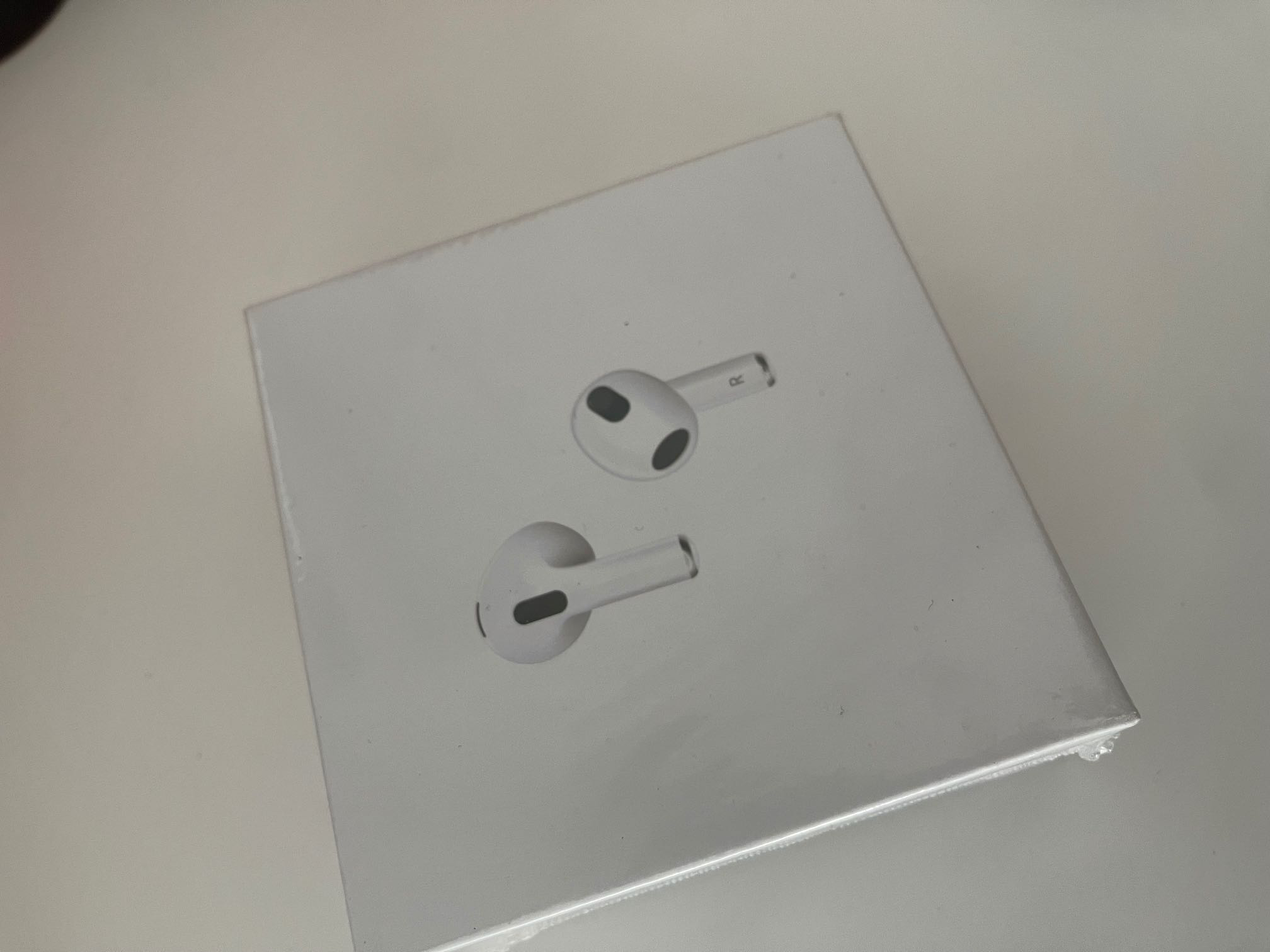  Airpods 3eme generation - importé Canada - cachetés & jamais utilisés 