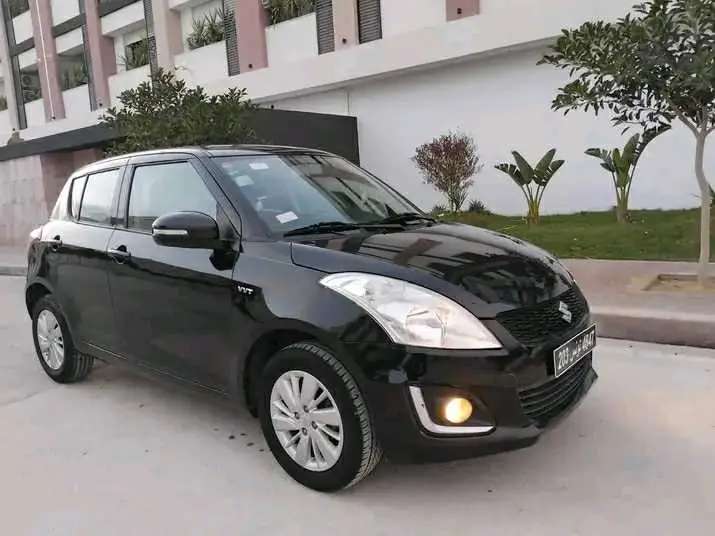  SUZUKI SWIFT PREMIÈRE MAIN EN TRÈS BON ÉTAT 