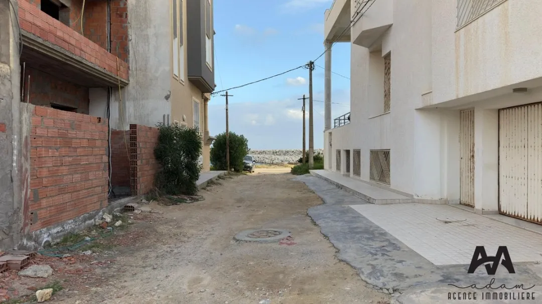  Terrain de 161m² à Beni khiar Plage 