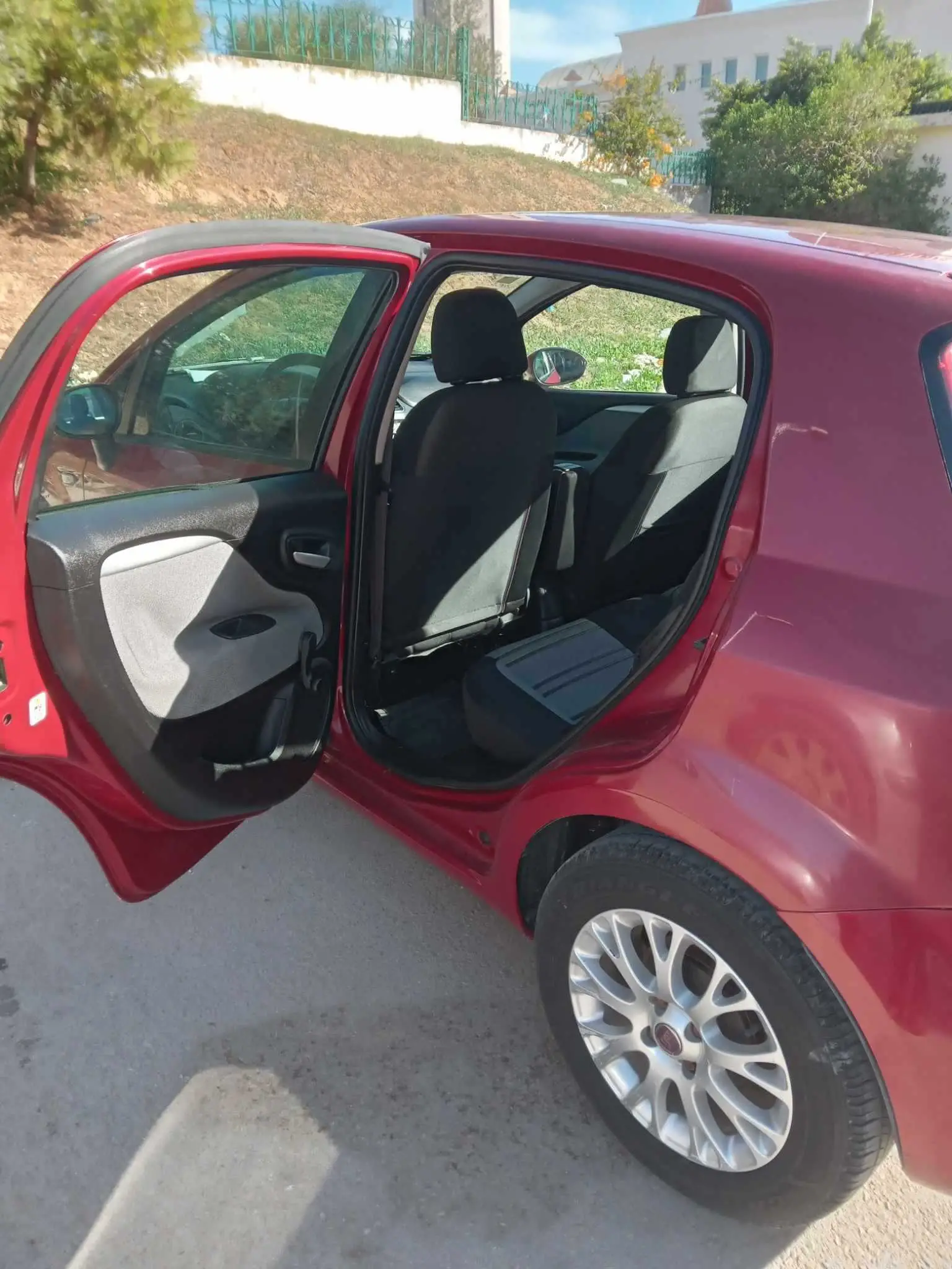  Très très jolie fiat Punto Evo tél 98679652 