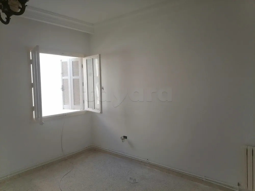  location d'un appartement s2 1ére étage menzah 9b 900dt 