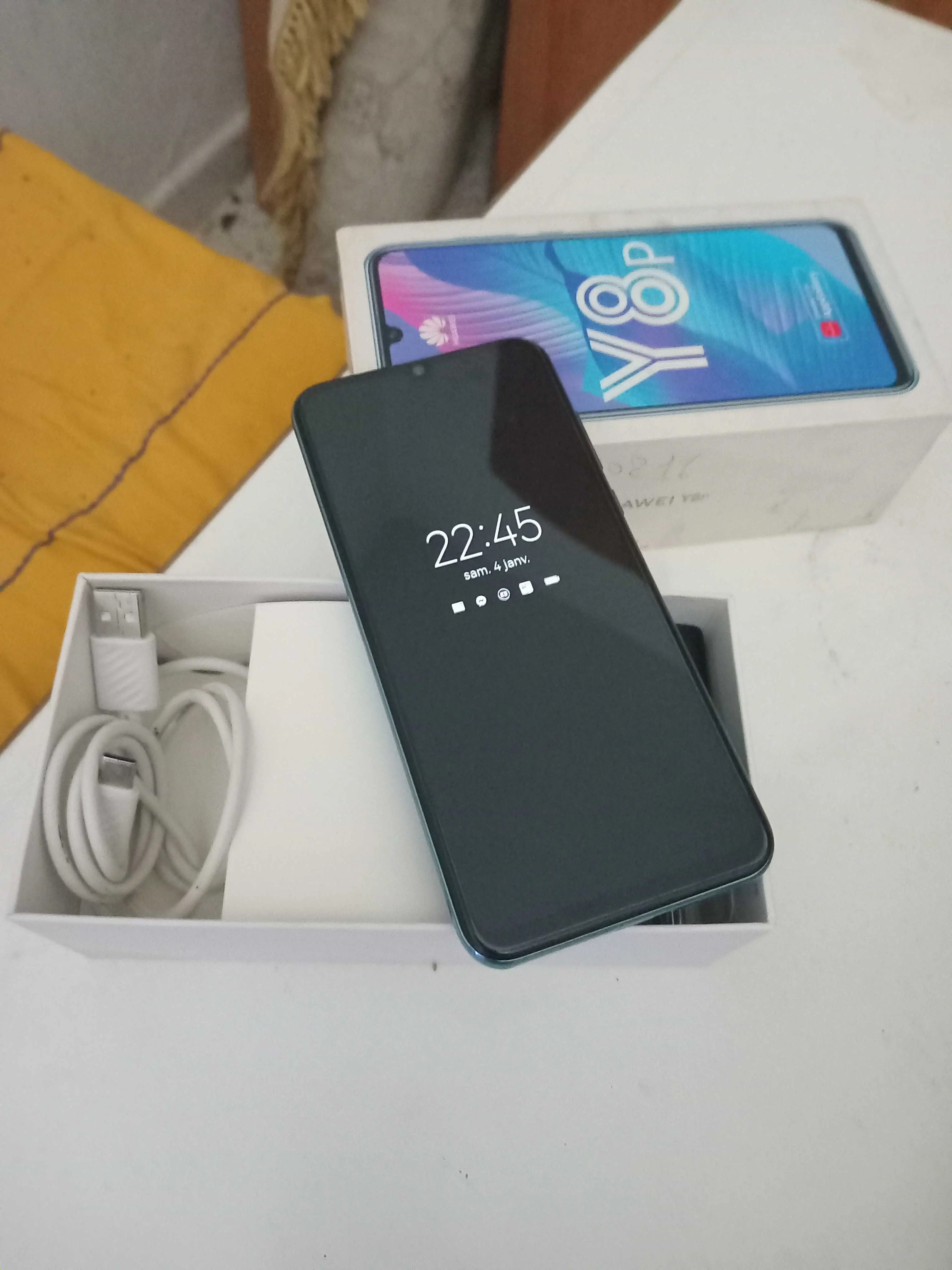  Smartphone de moi même Huawei y8p 128Gb 6Ram avec son paquet et chargeur d'origine 