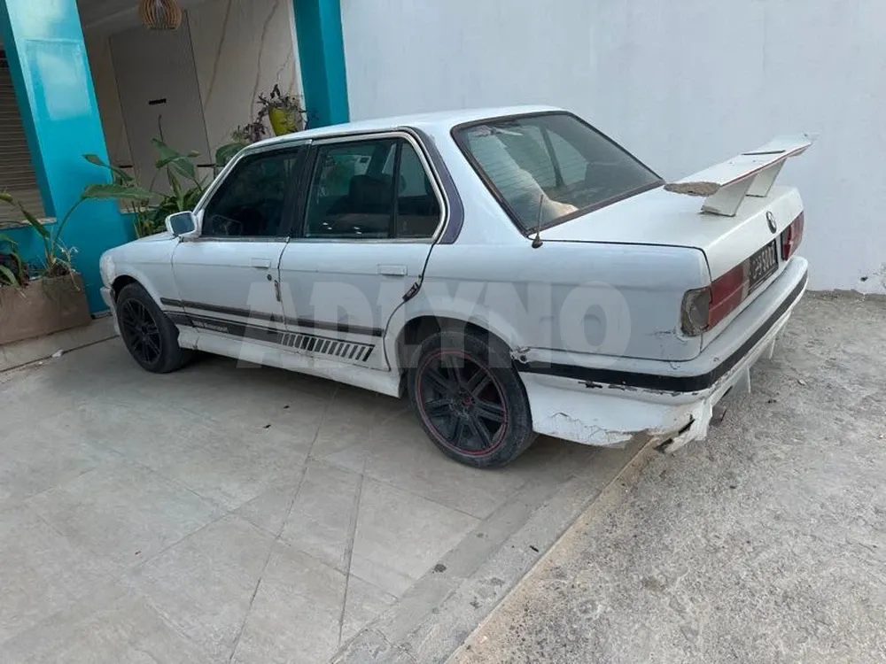 BMW E30