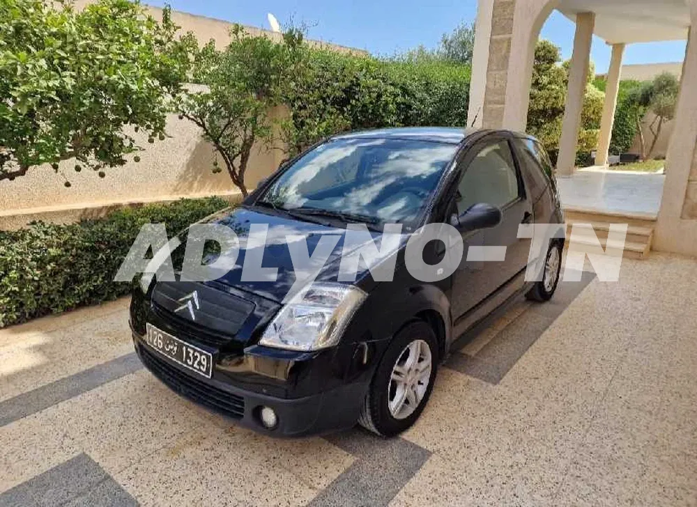 a vendre voiture megane boite 6 toutes options 5 CV dernière série ndifa barcha Numéro 98484672/92595666