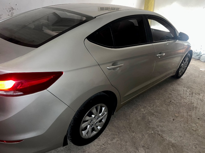 Hyundai ELANTRA Essence 2018