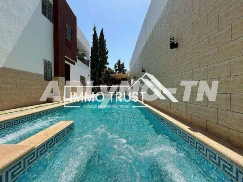 ?Villa en S+4 avec piscine et jardin à La Marsa