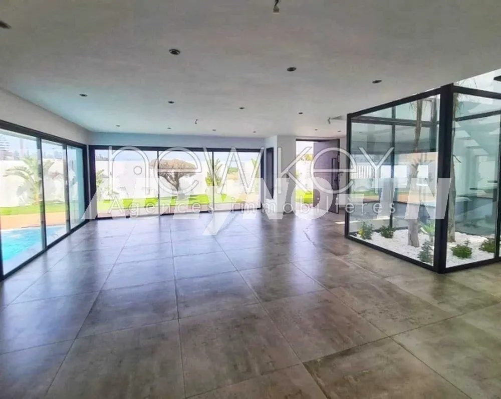 Villa De Luxe de Style Minimaliste S+4 à vendre à La Soukra