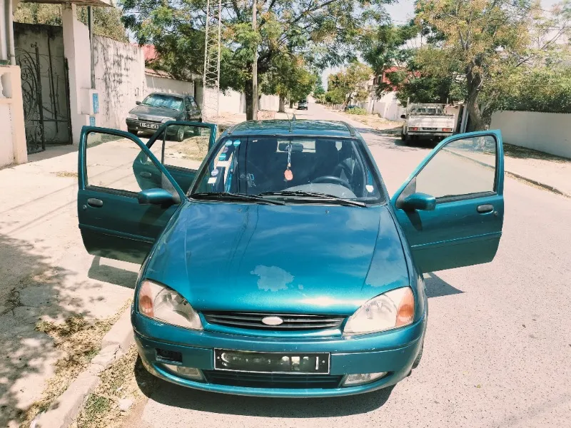 Ford FIESTA Essence 2001