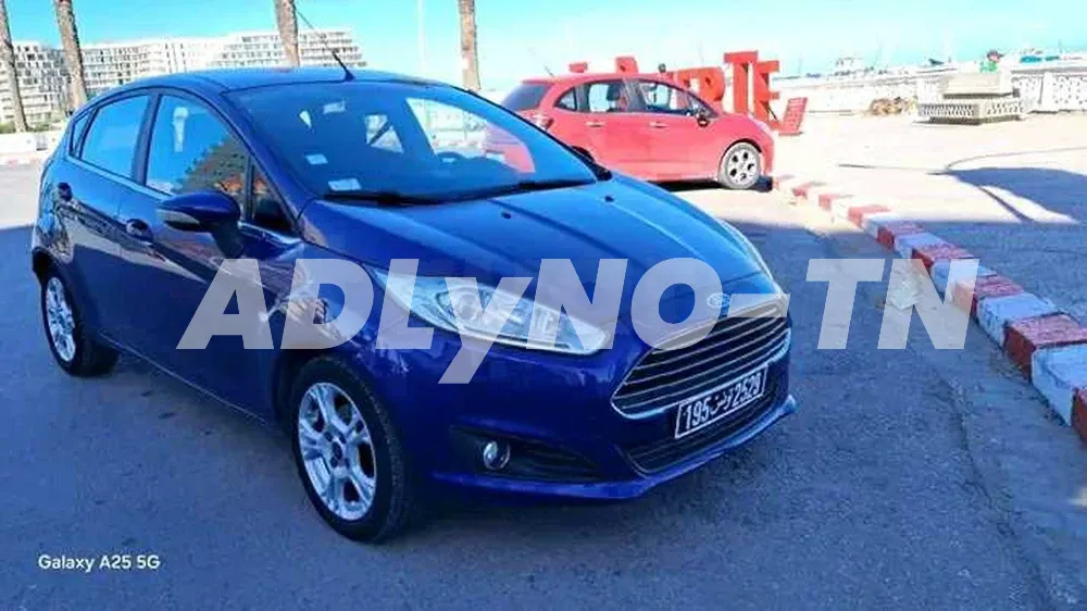 FORD FIESTA TETANIUM PREMIÈRE MAIN