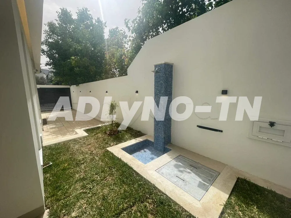 Une villa S+3 à la Soukra