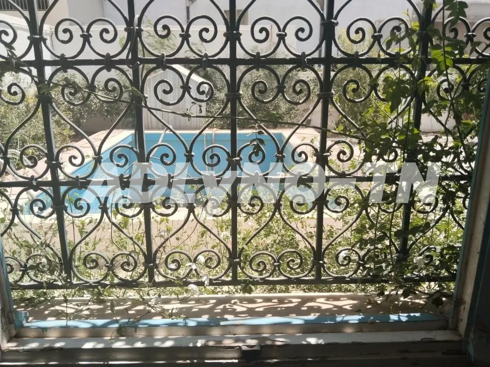 A vendre villa de 420 m² sur un terrain de 816 m² à Sfax 1.5 km Route Tunis