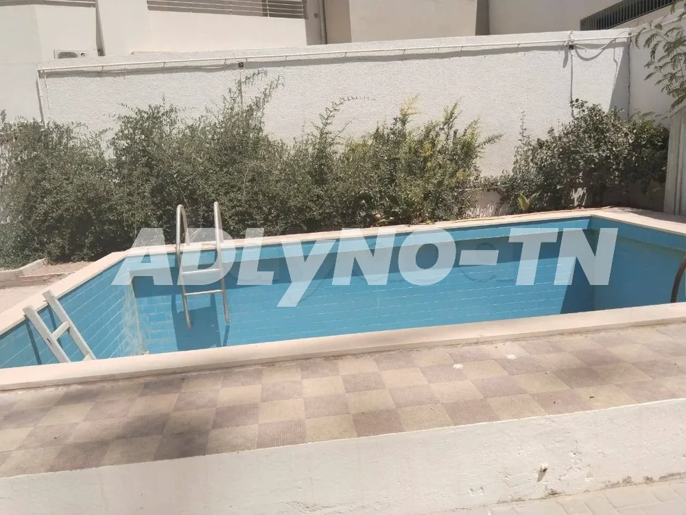 A vendre villa de 420 m² sur un terrain de 816 m² à Sfax 1.5 km Route Tunis