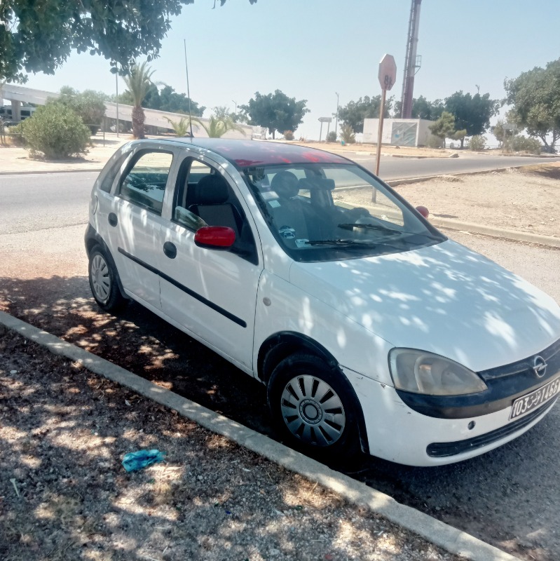 Opel Corsa Essence 2002