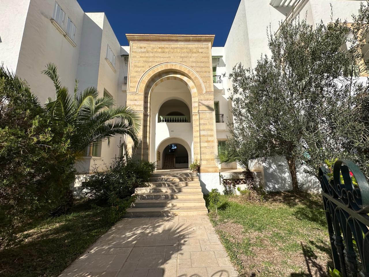 la marsa bhar lazreg pas loin de soukra sidi Fraj. A vendre villa trés haut standing sur un seul niveau