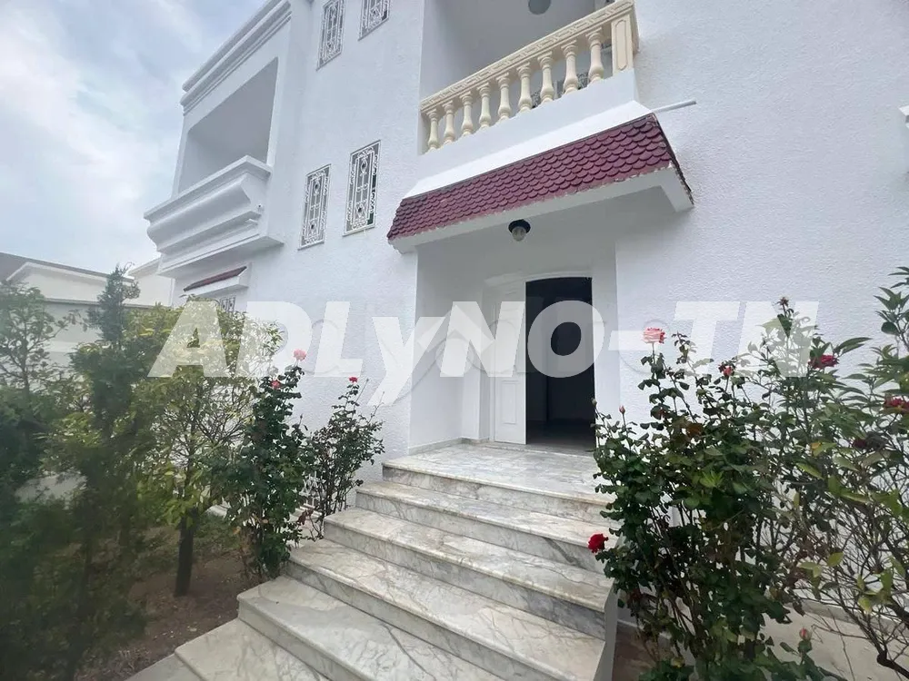  Villa Duplex S+5 avec Piscine à 400m de la Plage, Résidence Sécurisée à Mrezge, Hammamet Nord 