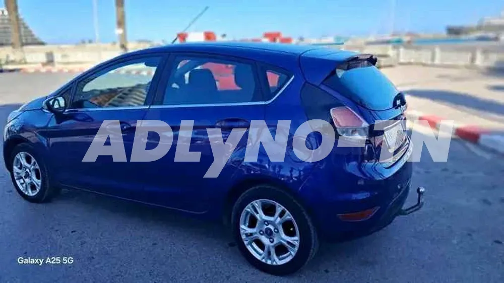 FORD FIESTA TETANIUM PREMIÈRE MAIN