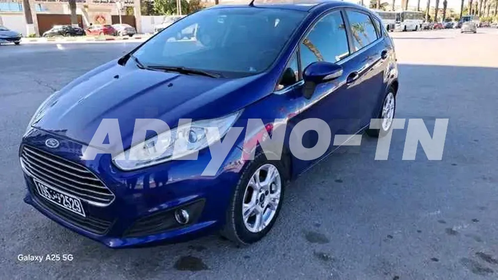 FORD FIESTA TETANIUM PREMIÈRE MAIN