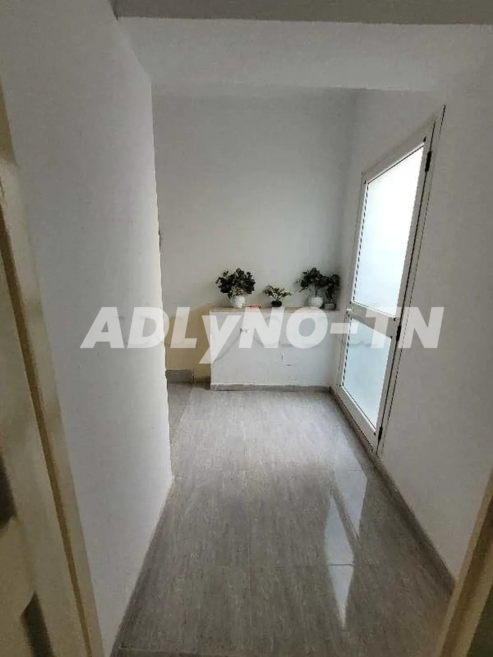 منزل للبيع + appartement في حي شاكر برج الطويل بجانب المدرسة الخاصة سقراط 25359580 58523146