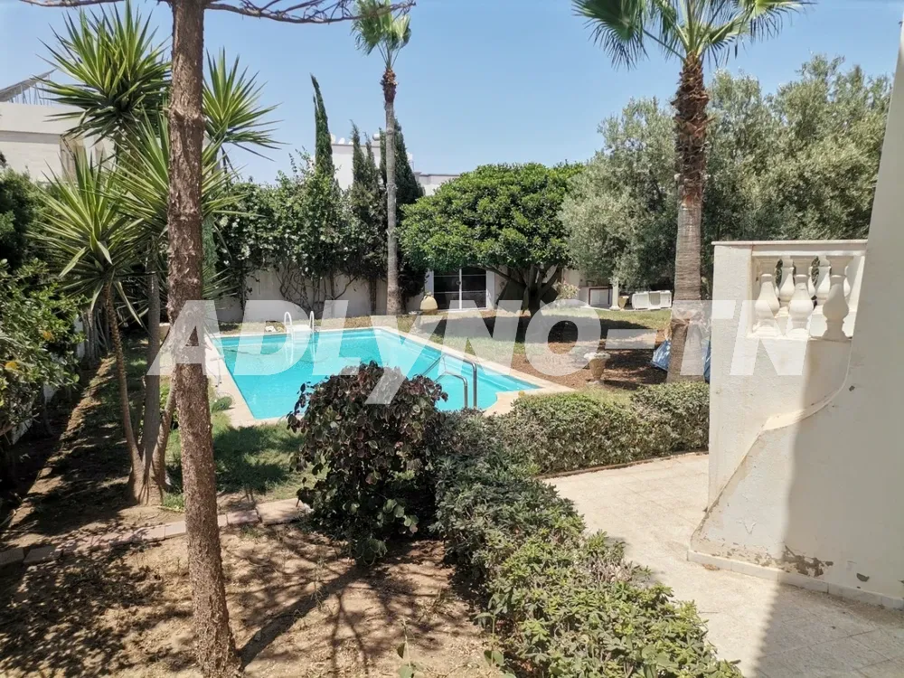 A vendre spacieuse villa avec piscine à Sousse Khezama