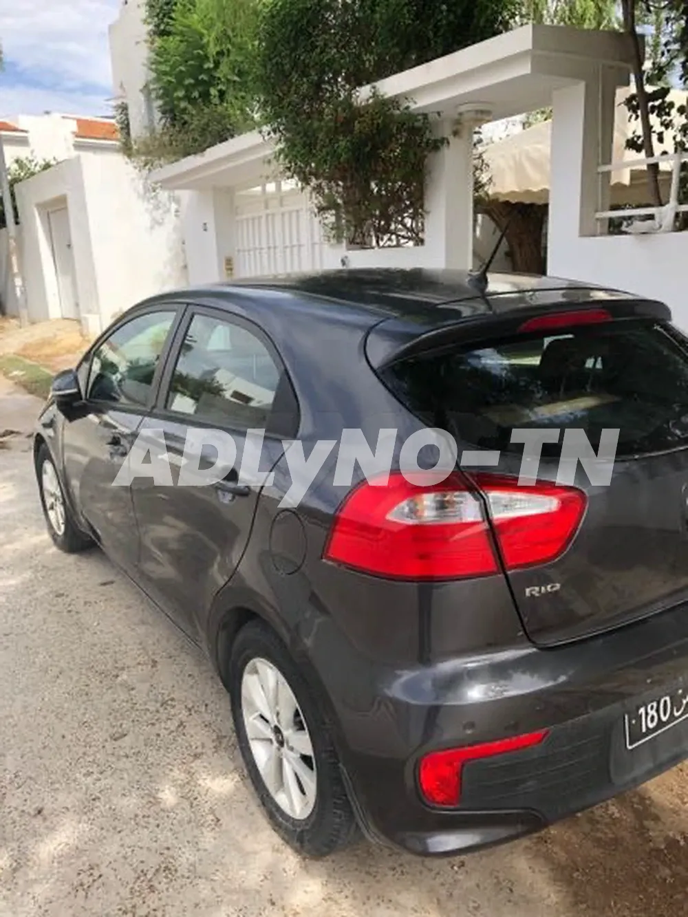 Dame vend KIA Rio 1ère main 85000km