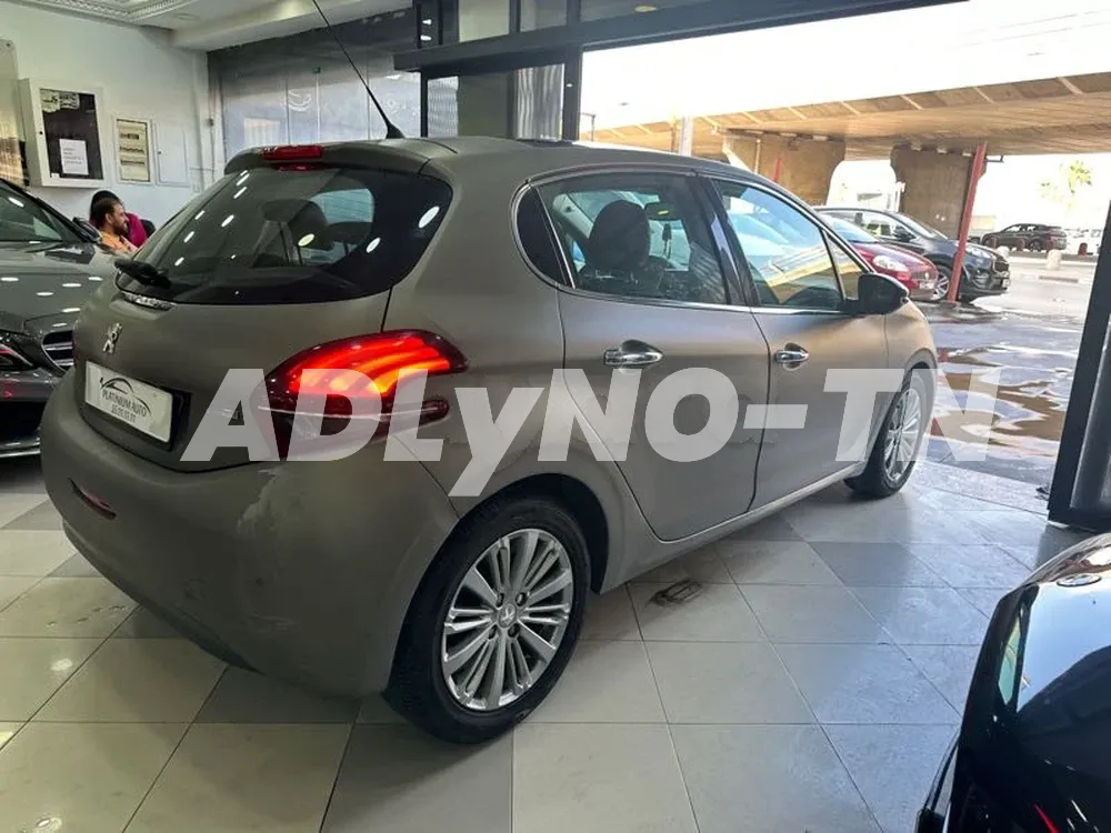 ? PEUGEOT 208 ?