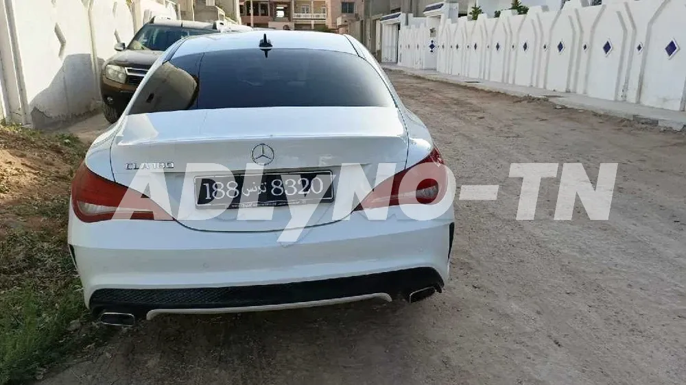 Belle Mercedes CLA 180 2016