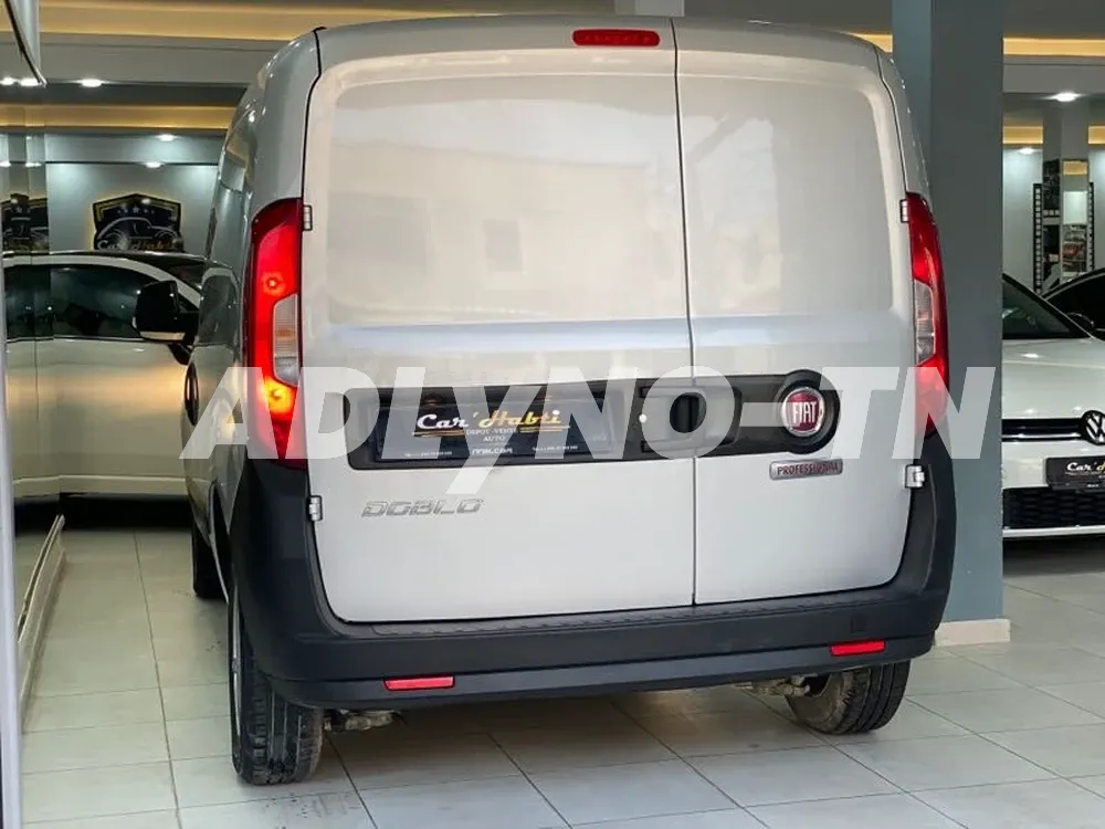 2021 FIAT DOBLO PREMIÈRE MAIN ?