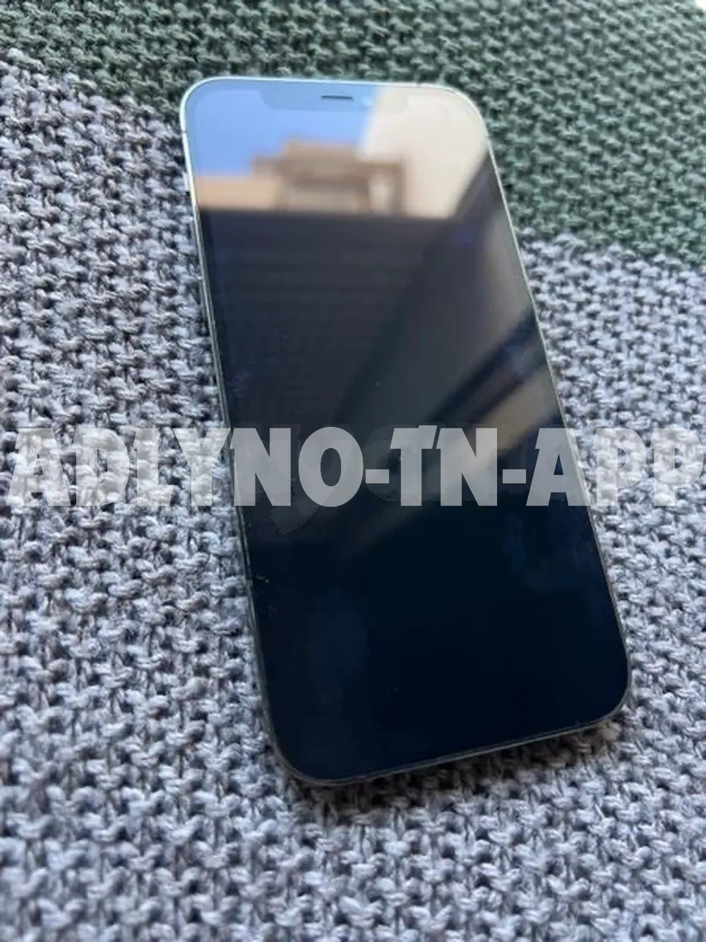 iPhone 12 Pro Noire 128G état parfaite peu servi jamais réparé importé validé aucun défaut avec son câble facture et garantie batterie 84% prix 1590d tel 20172643