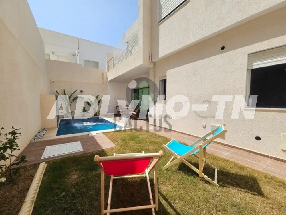 À vendre : Villa de 275 m² sur un terrain de 205 m² à Beni Khiar .