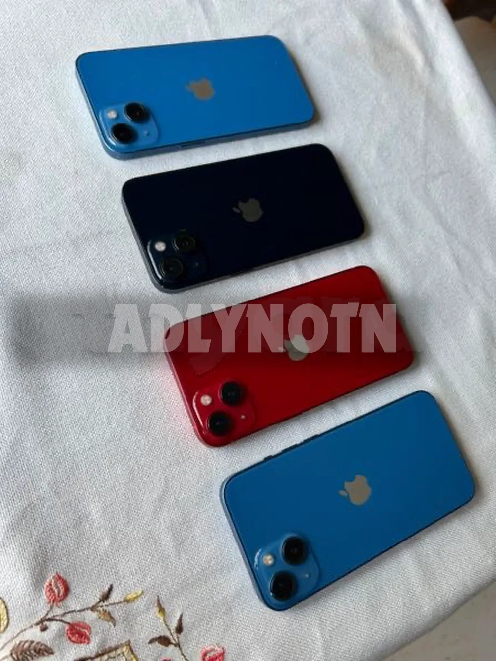 iPhone 13 128G/256G Bleu et Noire état neuf comme cacheté aucune rayure ni défaut peu servi importé validé sur sajalni jamais réparé avec le câble d'origine et facture boutique 256G batt 85% duos à 1750dt 128g batterie 94% a 1650d Tel 20172643