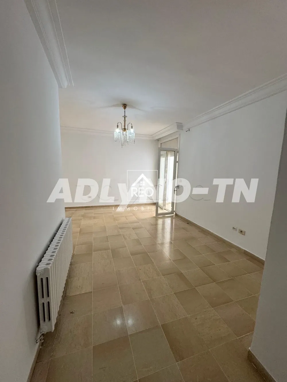 A Vendre : Un appartement S+2, Situé à Cité Wahat