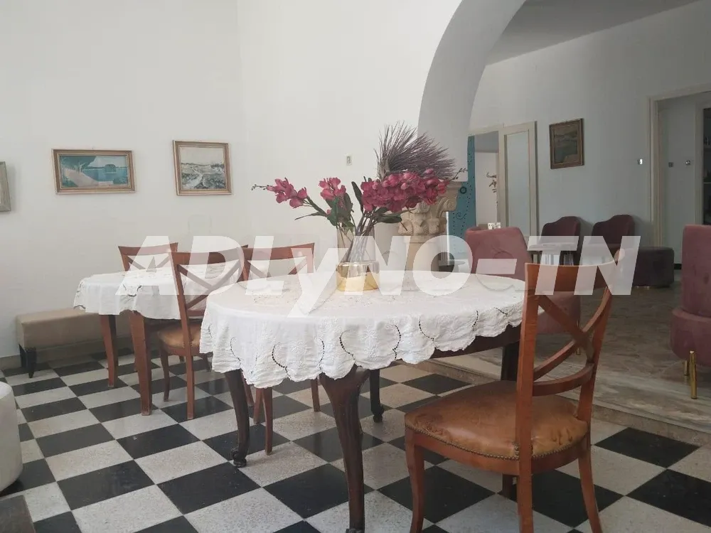 A vendre villa de 420 m² sur un terrain de 816 m² à Sfax 1.5 km Route Tunis