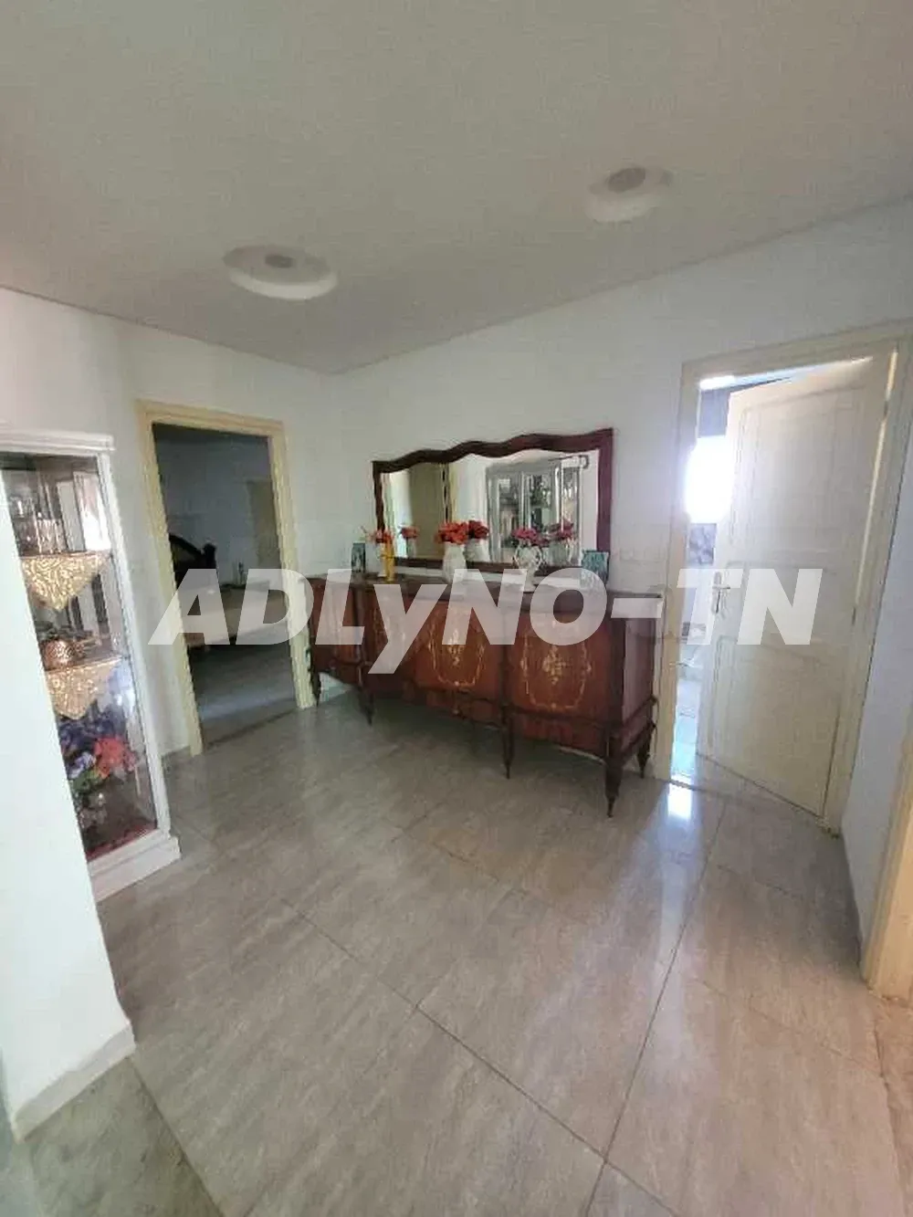 منزل للبيع + appartement في حي شاكر برج الطويل بجانب المدرسة الخاصة سقراط 25359580 58523146