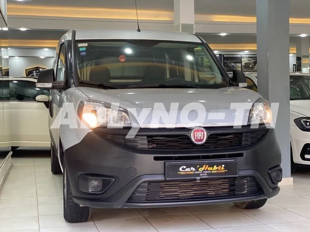 2021 FIAT DOBLO PREMIÈRE MAIN ?