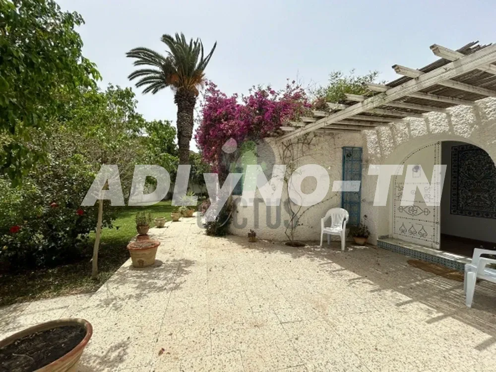 À vendre : villa S+4 coté mer à Sidi mahrsi ,Nabeul.