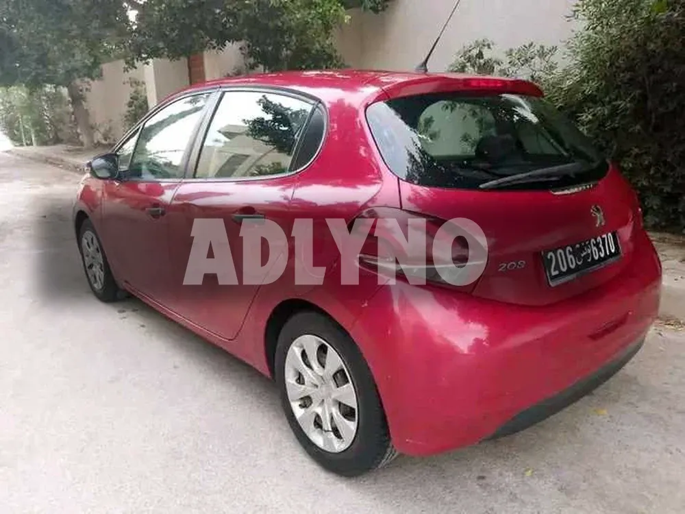 PEUGEOT 208 PREMIÈRE MAIN TRÈS PROPRE