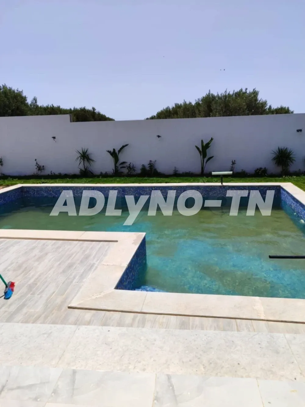 av belle villa de 700m avec piscine à hammamet sud