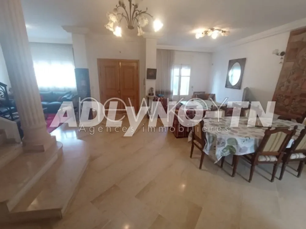 Une Villa jumelée à vendre à La Soukra