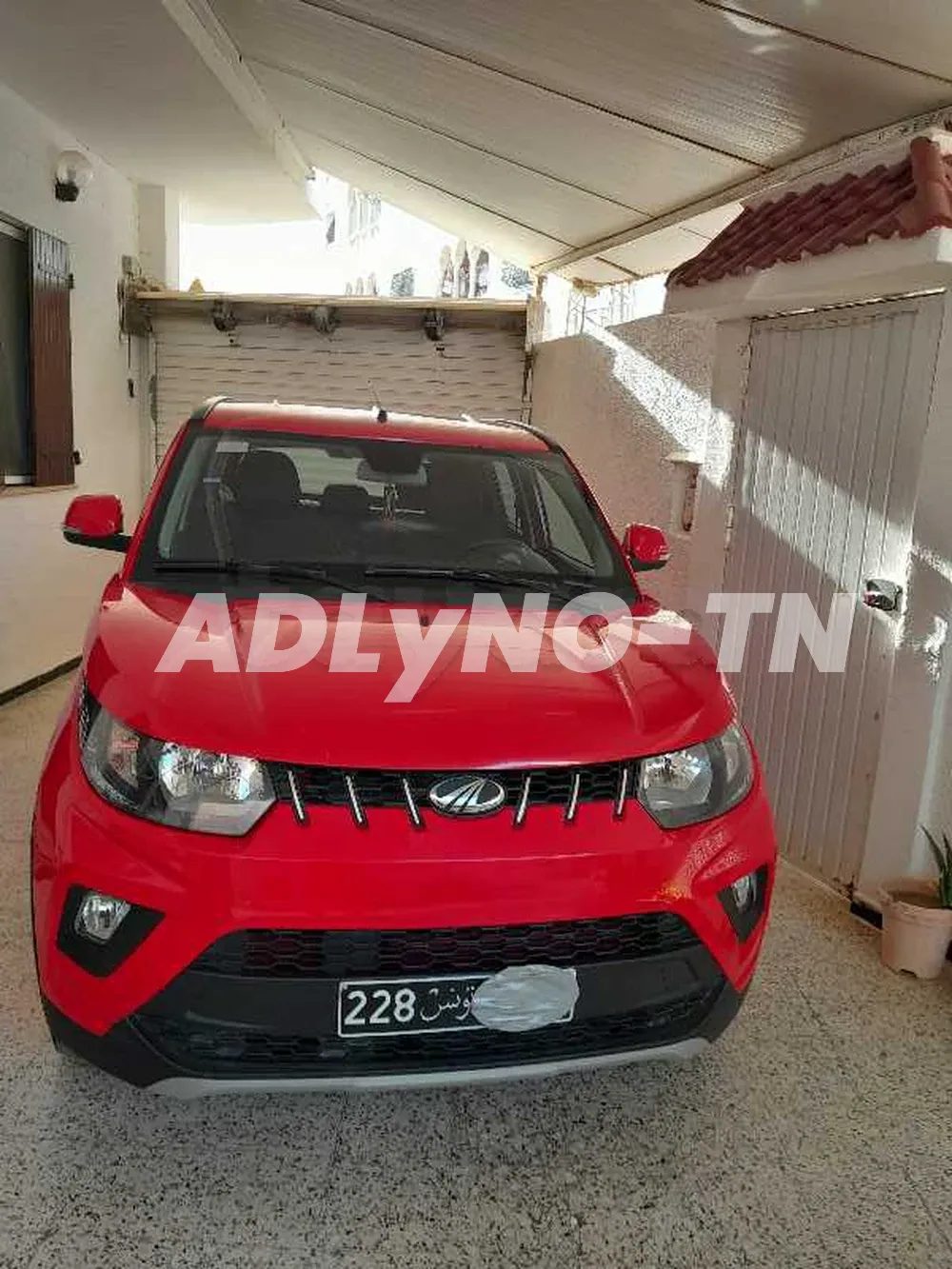 MAHINDRA KUV 100 K6 +